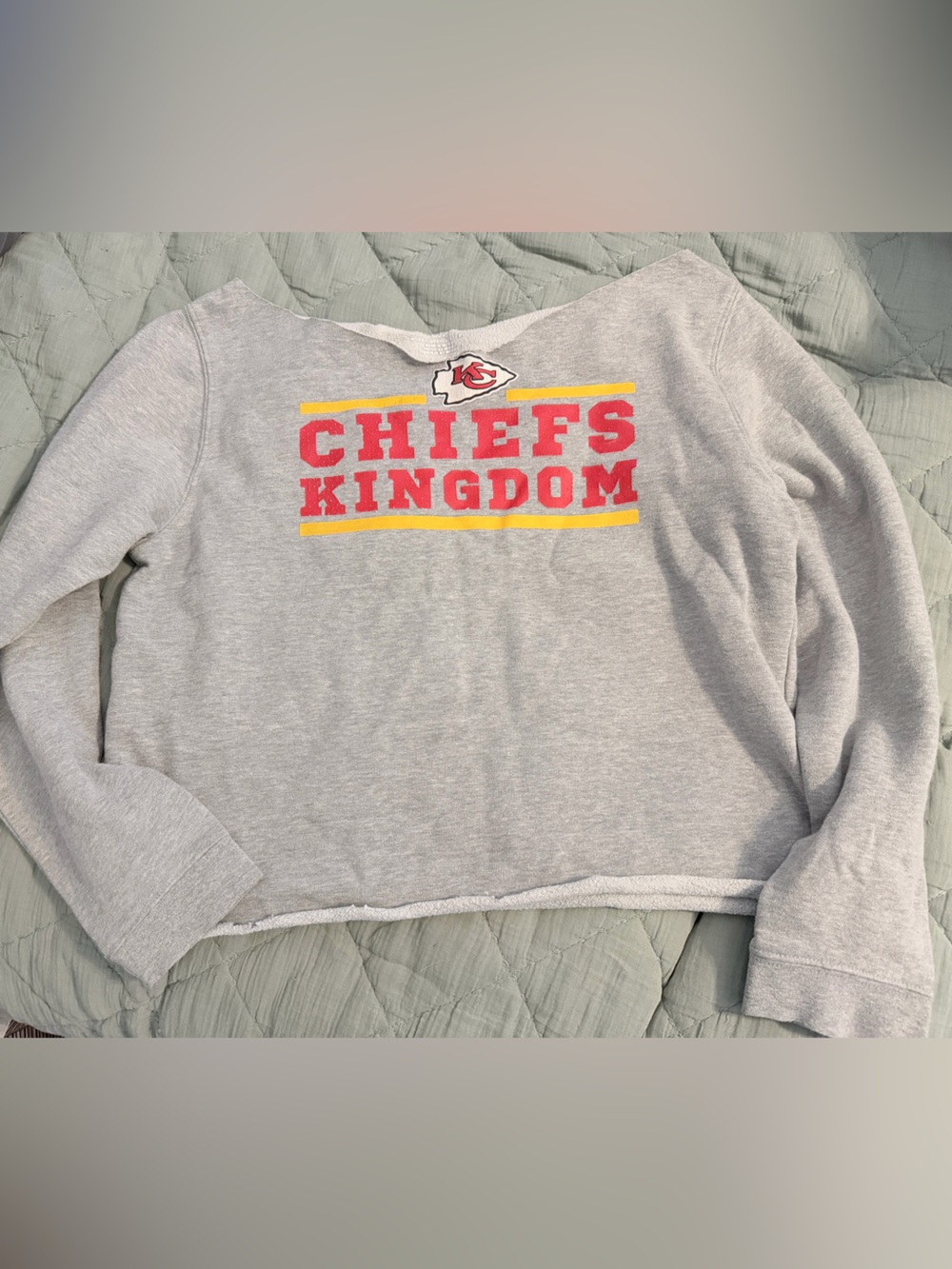 Kansas City Chiefs 'Chiefs Kingdom' Gray Cropped Sweatshirt
